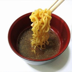 カップ麺を食べ尽くした人朗報 油そばがつけ麺に大変身するカップ麺アレンジ タウンワークマガジン