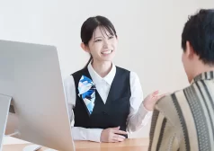タウンワークマガジン _銀行のパートとはどんな仕事?仕事内容から志望動機、面接の服装まで