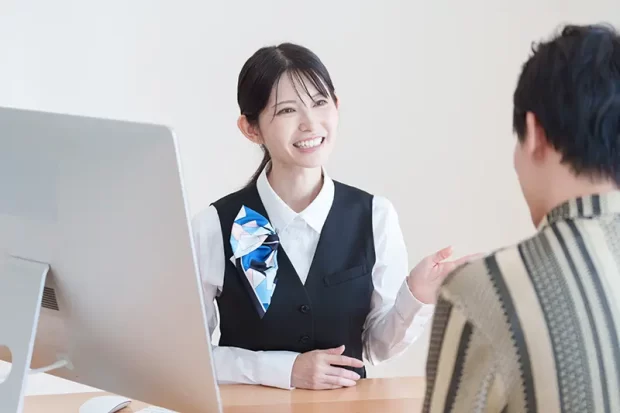 タウンワークマガジン _銀行のパートとはどんな仕事？仕事内容から志望動機、面接の服装まで
