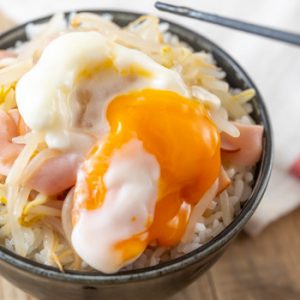 一食100円 コスパ最強 無限ハムもやし丼 料理研究家ジョーさん の 楽うまレシピ 第11回 タウンワークマガジン