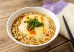 料理研究家　ジョーさん　味噌ラーメン　牛乳　チーズ　　インスタント麺　タウンワークマガジン townwork