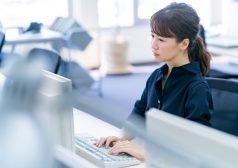 バイト先でパワハラを受けたときはどうすればいい？相談窓口と相談の仕方＜法律監修＞