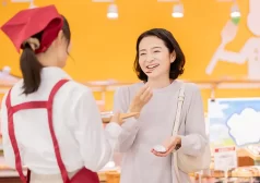 タウンワークマガジン _「試食・試飲販売バイト」の仕事内容と評判、きつい?ラク?体験談あり
