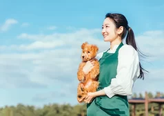 タウンワークマガジン _ペットシッターになるには? おすすめの資格、働き方や収入などを解説
