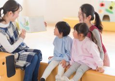 保育士の資格なしでも保育園で働ける「保育補助」の仕事とは？