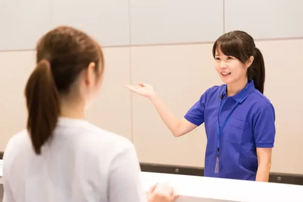 タウンワークマガジン _受付バイトの楽なところは?経験者の評判、仕事内容を解説