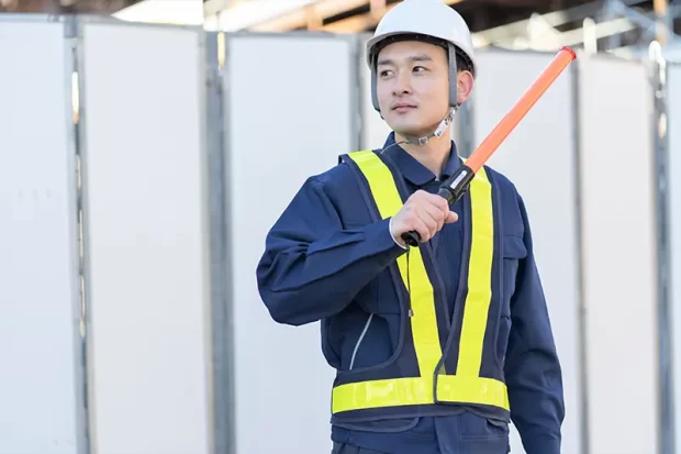 タウンワークマガジン _警備員バイトの面接でよく聞かれる質問と志望動機の答え方、服装マナーなど解説