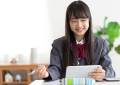 バイト面接の服装、高校生は制服でもいいの？私服はジーパンは避けるべき？