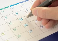 シフト制と固定制とは？大学生にオススメの「シフト制」という働き方